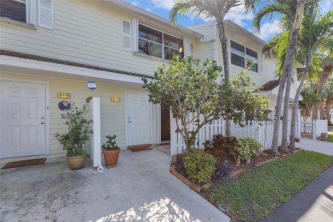 Townhouse in Pompano Beach, Florida 2 bedrooms, 93.65 sq.m. № 1075980 - photo 9