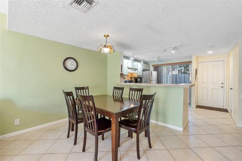 Townhouse in Pompano Beach, Florida 2 bedrooms, 93.65 sq.m. № 1075980 - photo 24