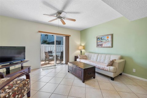Townhouse in Pompano Beach, Florida 2 bedrooms, 93.65 sq.m. № 1075980 - photo 23