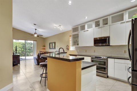 Villa ou maison à vendre à Coral Springs, Floride: 4 chambres, 165.46 m2 № 1075979 - photo 29