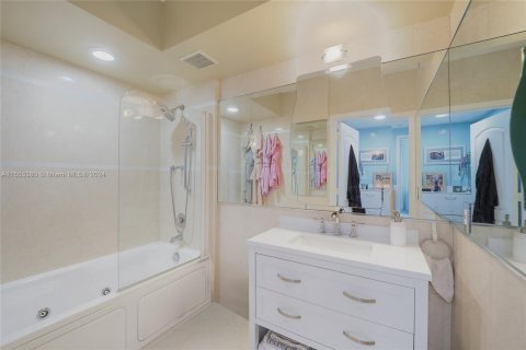 Condominio en venta en Miami Beach, Florida, 1 dormitorio, 63.73 m2 № 1073389 - foto 13