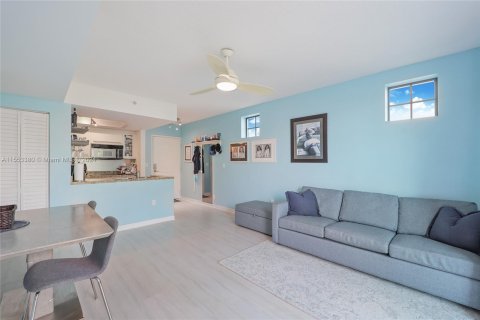 Condominio en venta en Miami Beach, Florida, 1 dormitorio, 63.73 m2 № 1073389 - foto 3