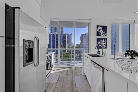 Condo in Miami Beach, Florida, 2 bedrooms  № 1076351 - photo 6