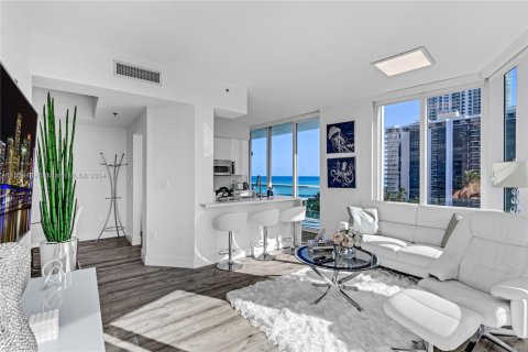 Condo in Miami Beach, Florida, 2 bedrooms  № 1076351 - photo 14