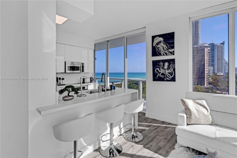 Condo in Miami Beach, Florida, 2 bedrooms  № 1076351 - photo 5
