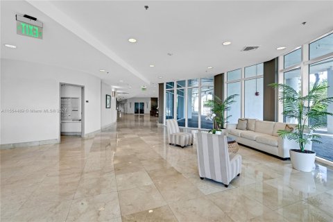 Condo in Miami Beach, Florida, 2 bedrooms  № 1076351 - photo 27