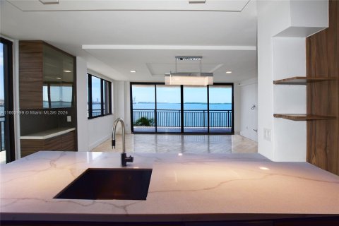 Condo in Miami, Florida, 2 bedrooms  № 1375375 - photo 12