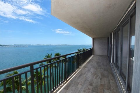 Condo in Miami, Florida, 2 bedrooms  № 1375375 - photo 2