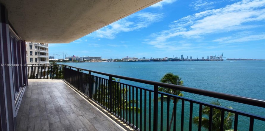 Condo in Miami, Florida, 2 bedrooms  № 1375375