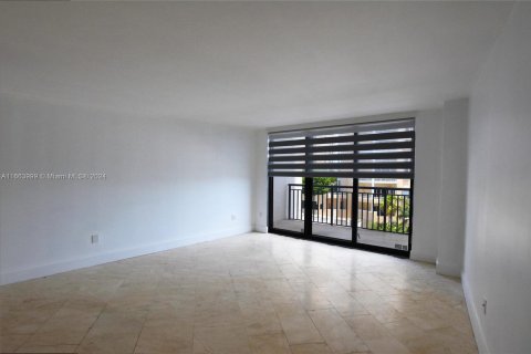 Condo in Miami, Florida, 2 bedrooms  № 1375375 - photo 14