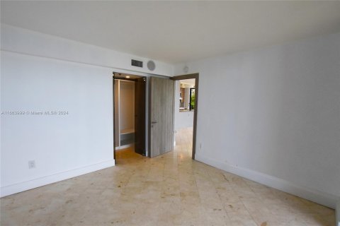 Condo in Miami, Florida, 2 bedrooms  № 1375375 - photo 17