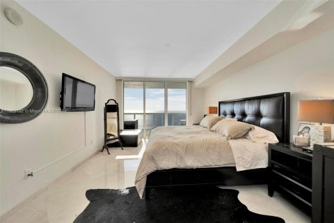 Condo in Hallandale Beach, Florida, 3 bedrooms  № 1375378 - photo 17