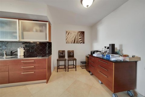 Condo in Hallandale Beach, Florida, 3 bedrooms  № 1375378 - photo 12