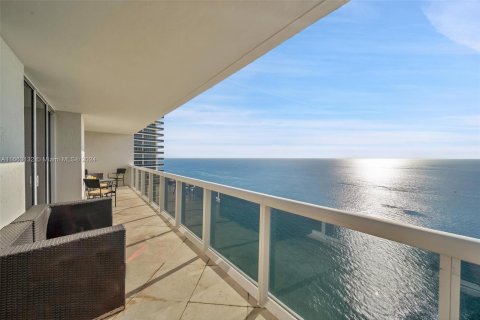 Condominio en venta en Hallandale Beach, Florida, 3 dormitorios, 171.03 m2 № 1375378 - foto 25