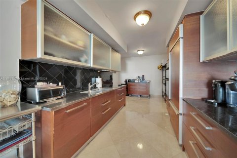 Condo in Hallandale Beach, Florida, 3 bedrooms  № 1375378 - photo 11