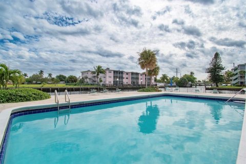 Condo in Hollywood, Florida, 1 bedroom  № 1045590 - photo 2