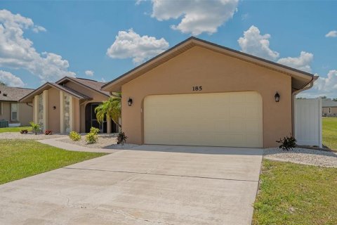 Villa ou maison à vendre à Punta Gorda, Floride: 3 chambres, 191.29 m2 № 1165697 - photo 4