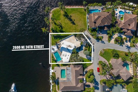 Casa en venta en Lighthouse Point, Florida, 4 dormitorios, 257.71 m2 № 1029751 - foto 1