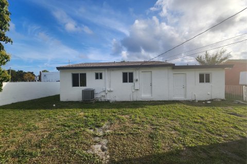 Villa ou maison à vendre à Hollywood, Floride: 3 chambres, 104.42 m2 № 1058886 - photo 2