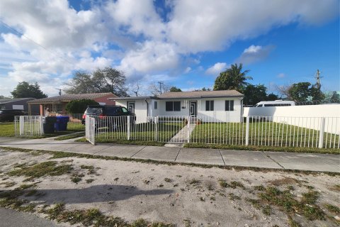 Villa ou maison à vendre à Hollywood, Floride: 3 chambres, 104.42 m2 № 1058886 - photo 1