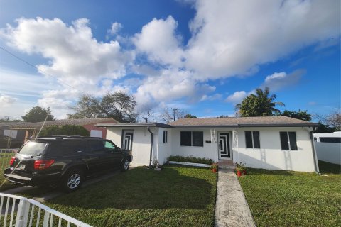 House in Hollywood, Florida 3 bedrooms, 104.42 sq.m. № 1058886 - photo 16