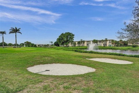 Copropriété à vendre à Coconut Creek, Floride: 2 chambres, 137.96 m2 № 1225914 - photo 1