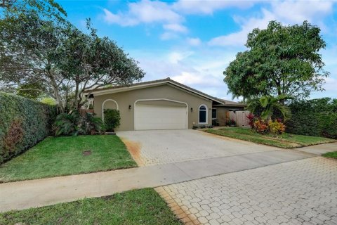 Villa ou maison à vendre à Deerfield Beach, Floride: 4 chambres, 187.76 m2 № 1048167 - photo 2