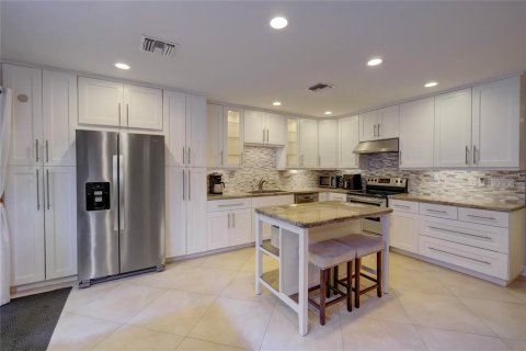 Villa ou maison à vendre à Deerfield Beach, Floride: 4 chambres, 187.76 m2 № 1048167 - photo 18