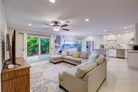 Casa en venta en Deerfield Beach, Florida, 4 dormitorios, 187.76 m2 № 1048167 - foto 12
