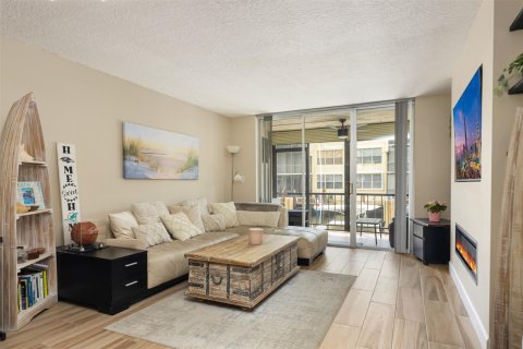 Condo in Pompano Beach, Florida, 2 bedrooms  № 1100071 - photo 15