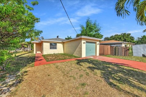 Villa ou maison à vendre à Fort Lauderdale, Floride: 4 chambres, 134.24 m2 № 1329350 - photo 1