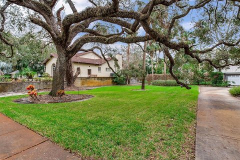 House in Tampa, Florida 5 bedrooms, 396.41 sq.m. № 1431815 - photo 11