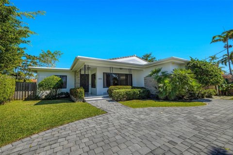Casa en venta en Surfside, Florida, 4 dormitorios, 227.52 m2 № 1031179 - foto 1