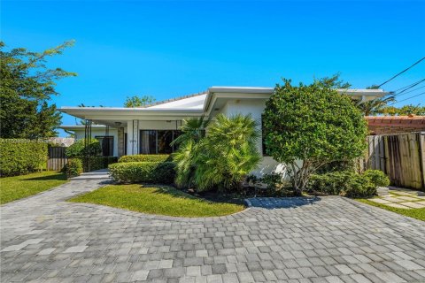 Villa ou maison à vendre à Surfside, Floride: 4 chambres, 227.52 m2 № 1031179 - photo 2