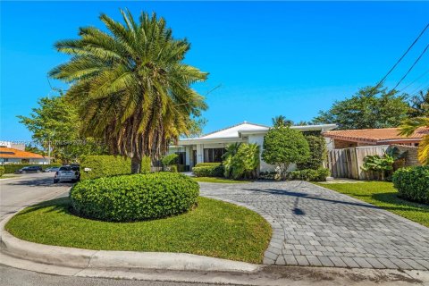 Villa ou maison à vendre à Surfside, Floride: 4 chambres, 227.52 m2 № 1031179 - photo 3