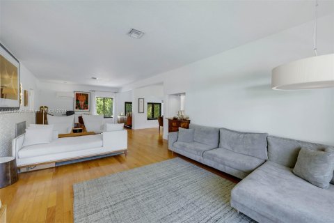 Casa en venta en Surfside, Florida, 4 dormitorios, 227.52 m2 № 1031179 - foto 8