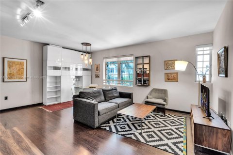 Condo in Miami Beach, Florida, 1 bedroom  № 1232347 - photo 3