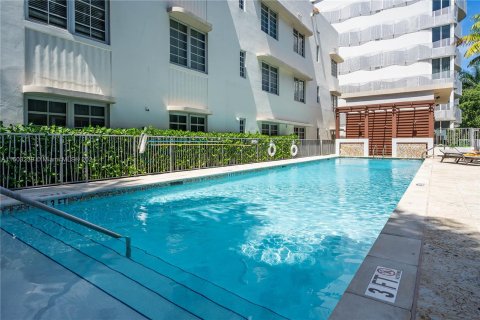 Condo in Miami Beach, Florida, 1 bedroom  № 1232347 - photo 18