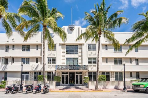 Condo in Miami Beach, Florida, 1 bedroom  № 1232347 - photo 20