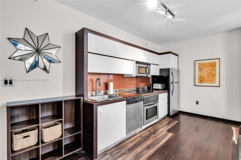 Condo in Miami Beach, Florida, 1 bedroom  № 1232347 - photo 5