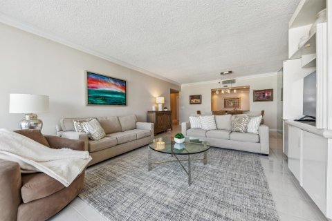 Condo in Highland Beach, Florida, 2 bedrooms  № 1160411 - photo 22