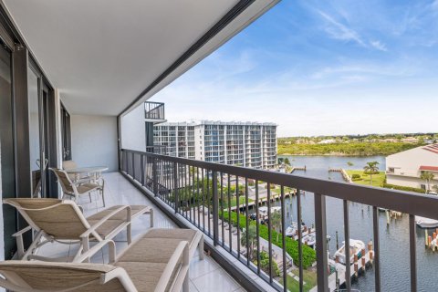 Condo in Highland Beach, Florida, 2 bedrooms  № 1160411 - photo 23