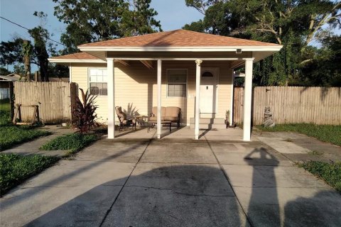 House in Tampa, Florida 3 bedrooms, 121.52 sq.m. № 1278230 - photo 1