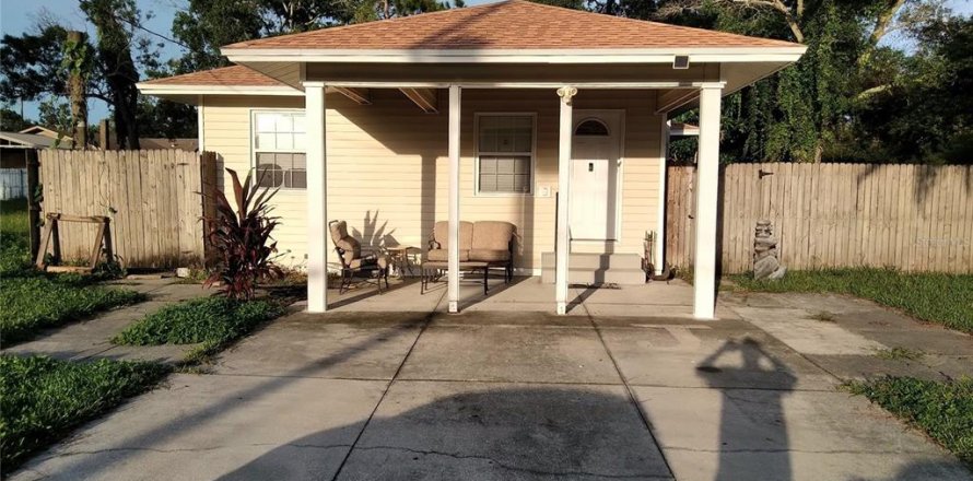 House in Tampa, Florida 3 bedrooms, 121.52 sq.m. № 1278230