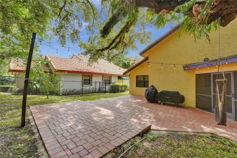 House in Davie, Florida 4 bedrooms, 185.99 sq.m. № 1241595 - photo 24