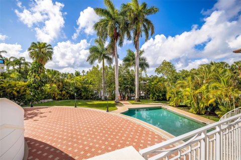 House in Coral Gables, Florida 7 bedrooms, 895.58 sq.m. № 1170470 - photo 25