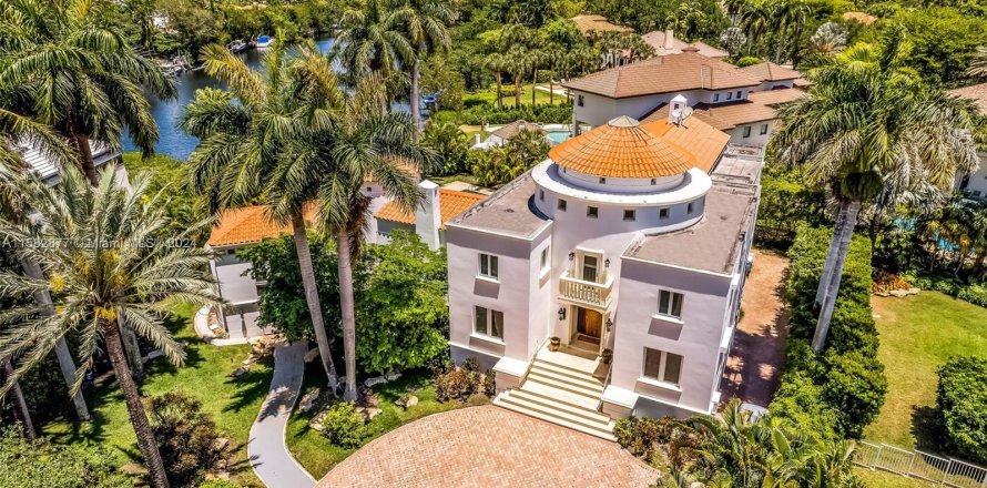 Casa en Coral Gables, Florida 7 dormitorios, 895.58 m2 № 1170470