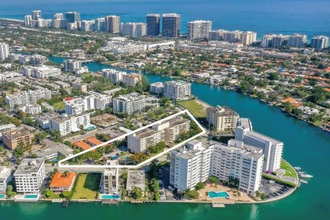 Condo in Bay Harbor Islands, Florida, 1 bedroom  № 1170509 - photo 2