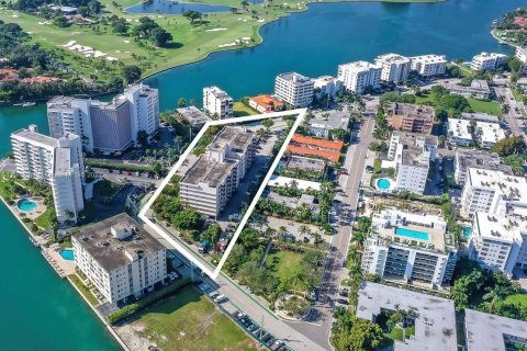 Condo in Bay Harbor Islands, Florida, 1 bedroom  № 1170509 - photo 1