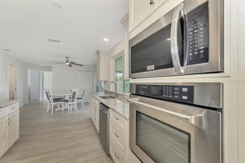 Villa ou maison à vendre à North Port, Floride: 2 chambres, 84.73 m2 № 1339739 - photo 16